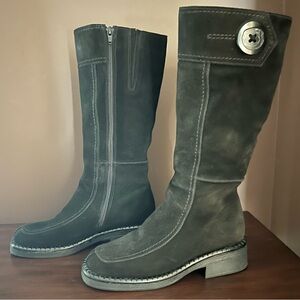 LA CANADIENNE TALL SUEDE BOOTS
SIZE 6
WORN TWICE
EXCELLENT CONDITION